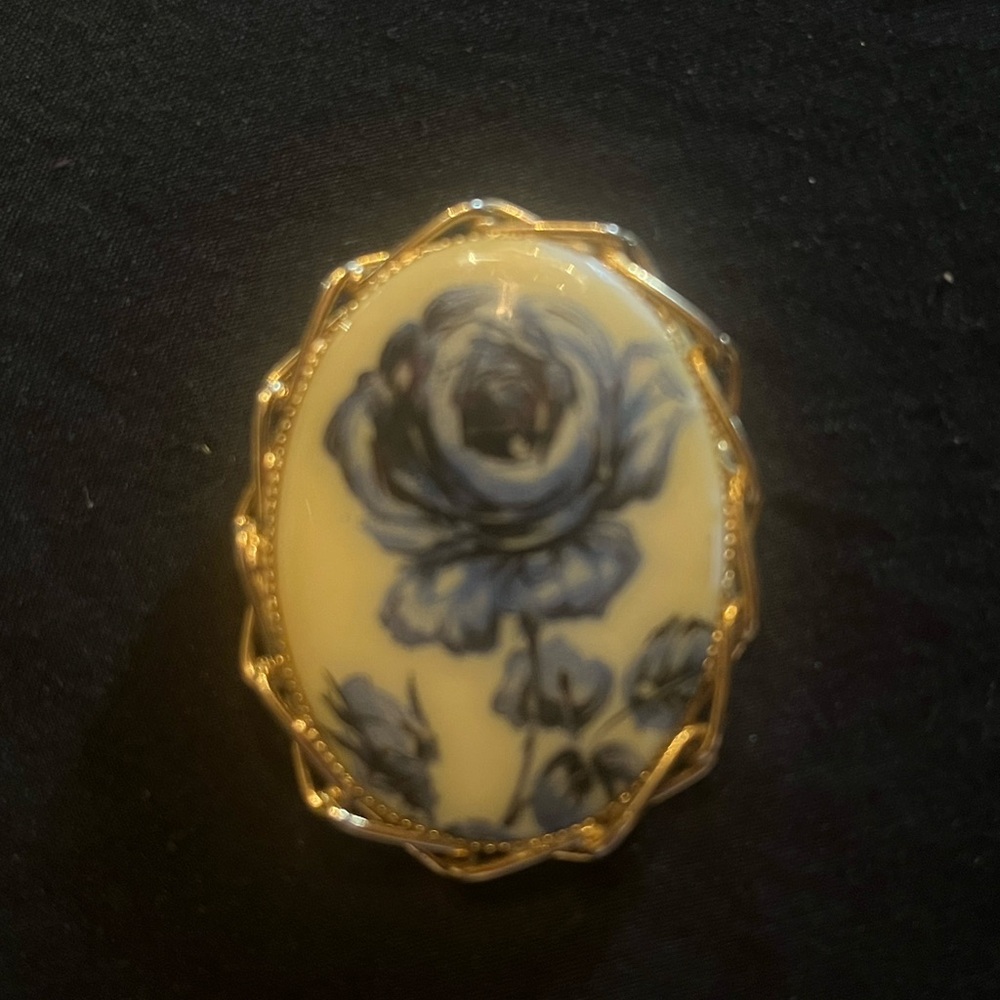 Vintage Gold Tone Blue and White Rose Scarf Clip